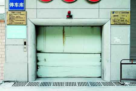 停車難成通病 杭州一小區(qū)停車要等升降機