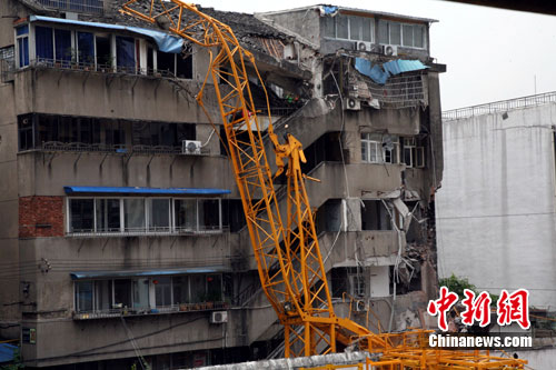 溫州塔吊倒塌事故致兩人受傷 原因仍在調(diào)查中