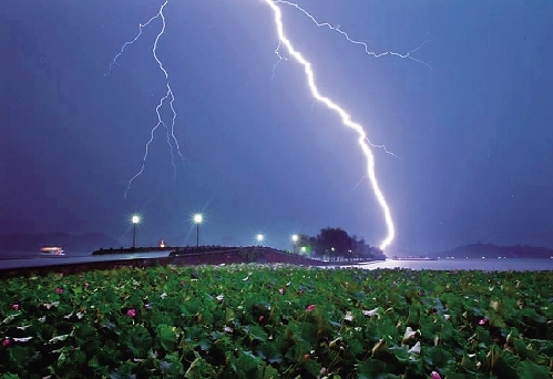驚雷滾滾 浙江省氣象臺發(fā)布雷電黃色預(yù)警