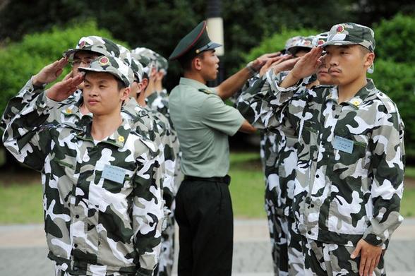新生軍訓(xùn)“第一課”