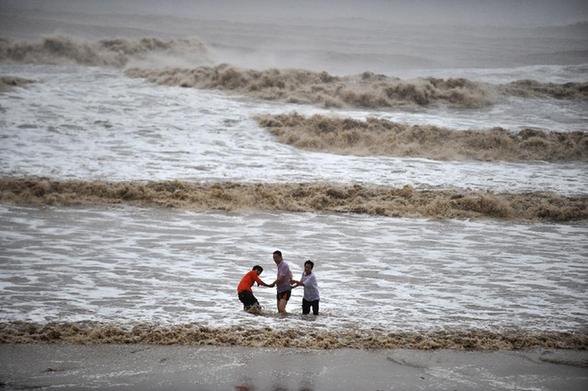 強(qiáng)臺(tái)風(fēng)“布拉萬”造成舟山海域狂風(fēng)暴雨