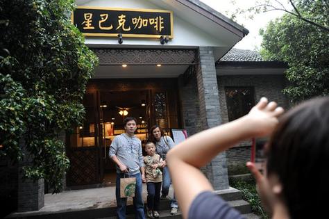 星巴克“入駐”靈隱引熱議　觸痛誰的神經(jīng)？