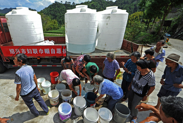 浙江新昌遭遇空前旱災(zāi) 山民飲水告急展開救援