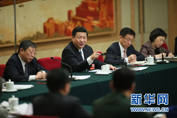 習(xí)近平等領(lǐng)導(dǎo)同志和代表一起審議政府工作報(bào)告
