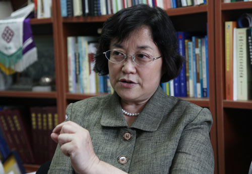 Should Chinese people retire later? - Guest profile - 中國人是否應(yīng)該晚退休？- 嘉賓介紹