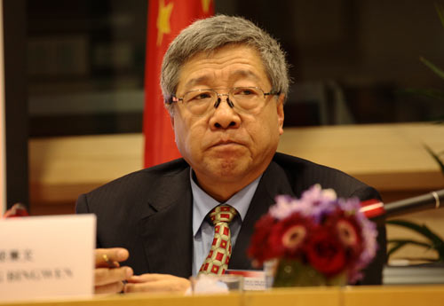 Should Chinese people retire later? - Guest profile - 中國人是否應(yīng)該晚退休？- 嘉賓介紹