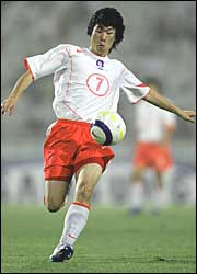 South Korean 
international Park 
Ji-Sung has been cleared to join Manchester United.