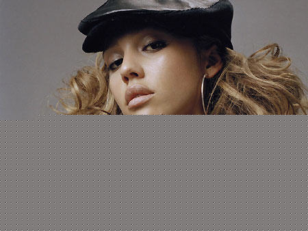Jessica Alba's hat charm