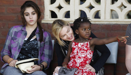 Madonna returns to Malawi on charity trip