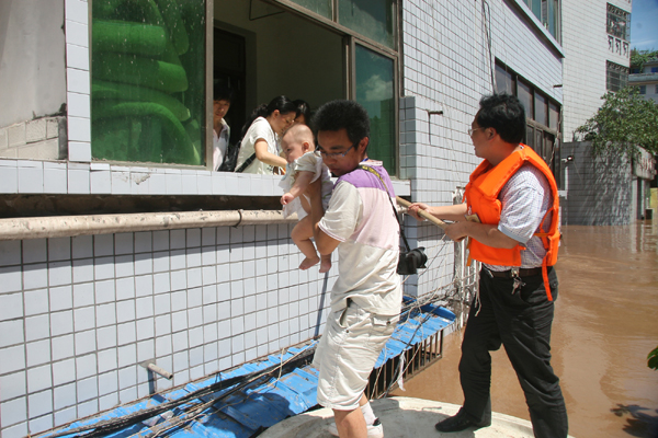 City in Sichuan inundated in flood waters