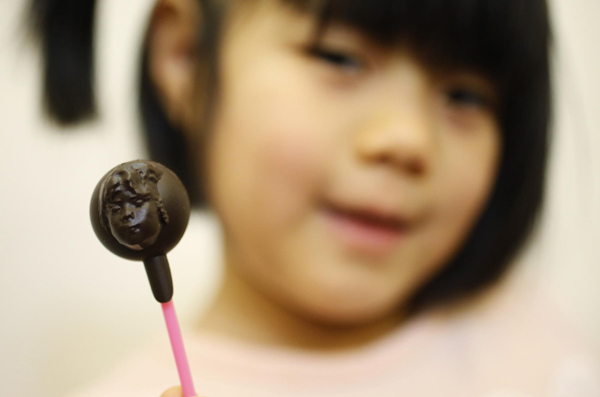 A chocolate making workshop by KS Design Lab offers classes ahead of Valentine's Day for making personalized gifts, by turning one's face into a chocolate treat for their significant other. Personalized gifts for your Valentine