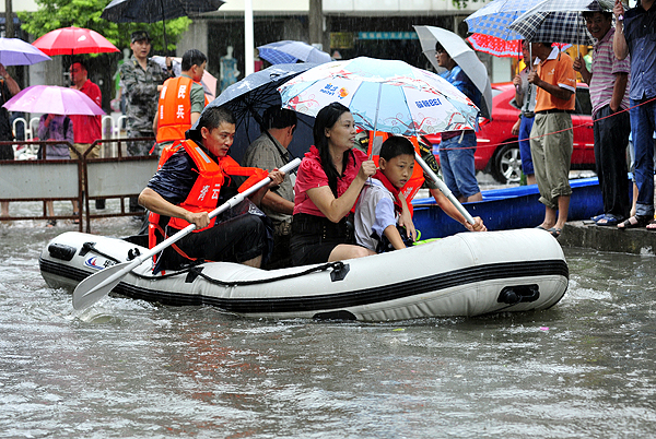 Cleanup begins following deadly floods
