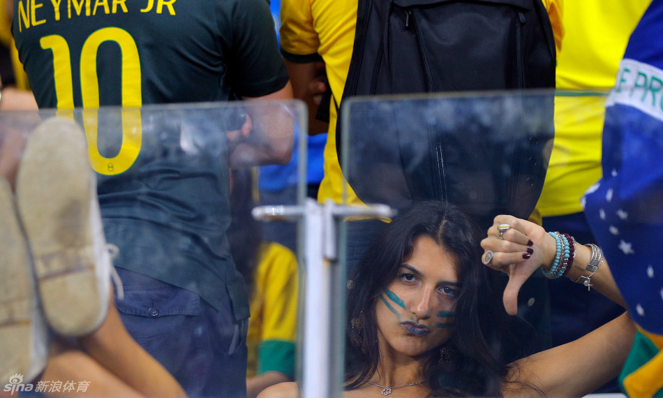 德國(guó)7-1大勝東道主巴西 第22比賽日十佳圖