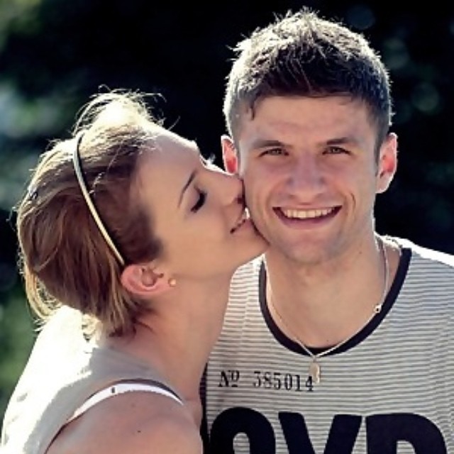 穆勒俏妻曬幸福照為老公戰(zhàn)決賽打氣