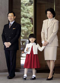 日本愛子公主長大了！家門口公開亮相