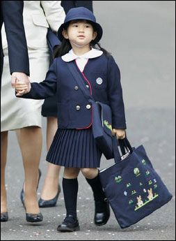 日本小公主入園 皇太子夫婦陪同
