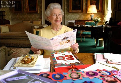 賀卡紛飛民眾云集 英女王過生日最想曬太陽
