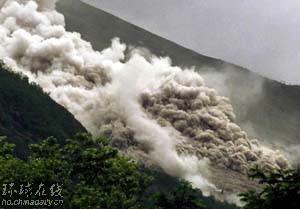 默拉皮火山噴發(fā)在即 印尼爪哇島上萬居民需撤離