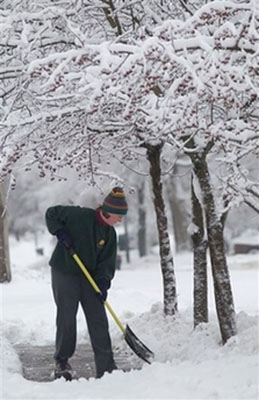 民生百態(tài)：美國(guó)中西部暴風(fēng)雪下的快樂與痛苦
