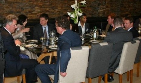 英國監(jiān)獄開高級餐廳 廚師服務(wù)員均為囚犯