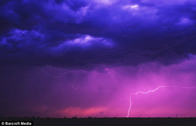 追風(fēng)暴的人：美攝影師近20年致力拍攝龍卷風(fēng)奇觀