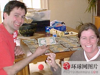 盤點全球因“錢”引發(fā)的瘋狂事(組圖)