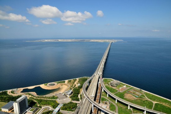 12座最獨(dú)特機(jī)場：曼谷機(jī)場跑道間建高爾夫球場