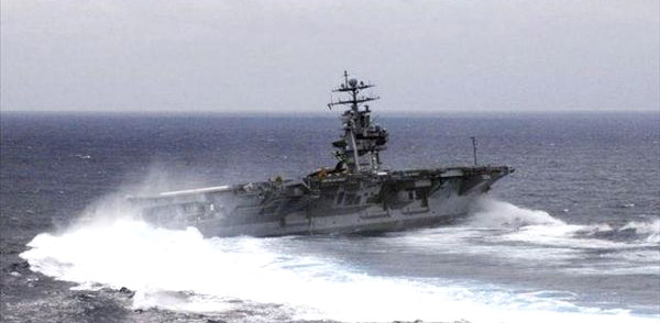 組圖：美軍航母進(jìn)行性能測試 在海上玩漂移