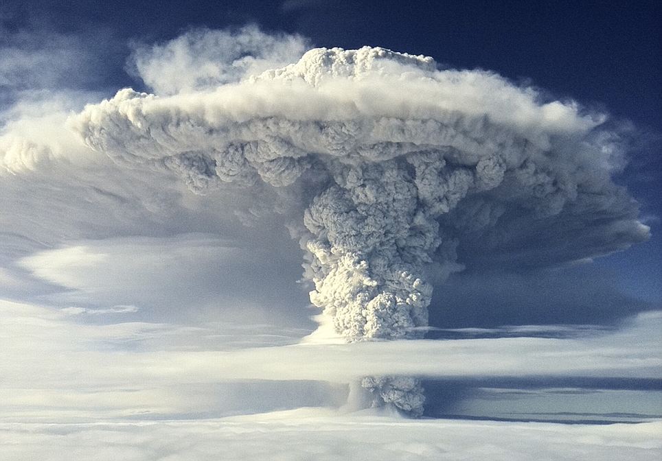 組圖：智利火山噴發(fā)伴隨電閃雷鳴 場(chǎng)面蔚為壯觀