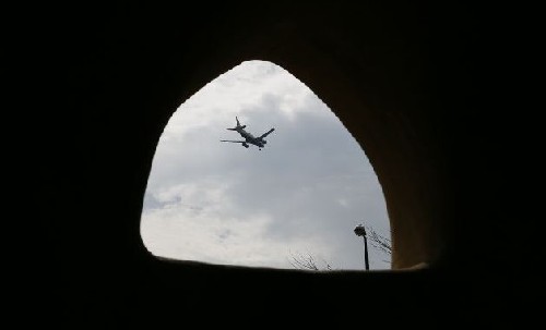 英國(guó)希斯羅機(jī)場(chǎng)附近小學(xué)建“穹廬” 阻隔噪音享寧?kù)o