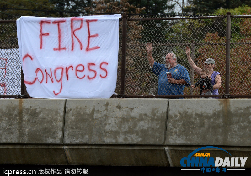 美國民眾抗議政府關門 “超人”現身助陣