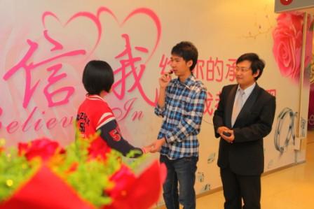 每克拉美鉆石商場(chǎng)五一開通“愛情巴士”