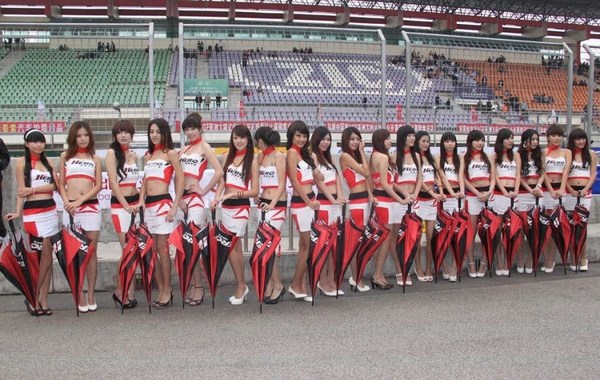 一流風(fēng)景線 性感惹火的賽車(chē)女郎【組圖】