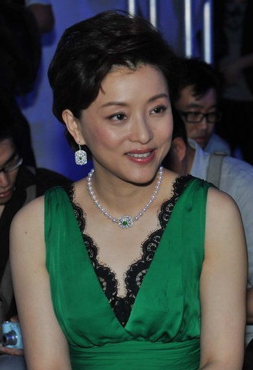 嫁豪門(mén)的央視女主播大pk 張蕾青春靚麗