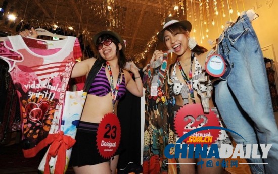 世風(fēng)日下！日本多名女子穿比基尼參加促銷活動