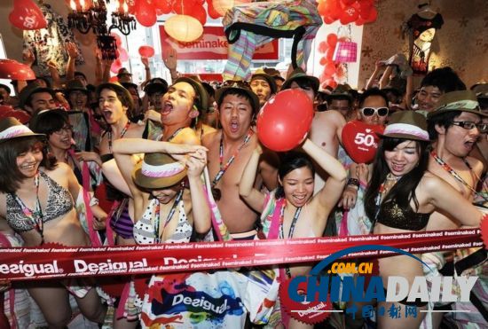 世風(fēng)日下！日本多名女子穿比基尼參加促銷活動(dòng)
