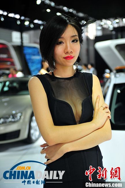 一飽眼福 美艷車(chē)模亮相沈陽(yáng)車(chē)展