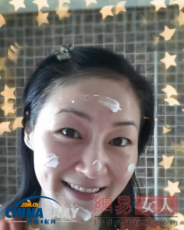 明星專(zhuān)注賣(mài)萌不分年齡(圖)