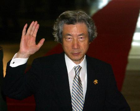 小泉吁慎重考慮解除對華武器禁運(yùn)