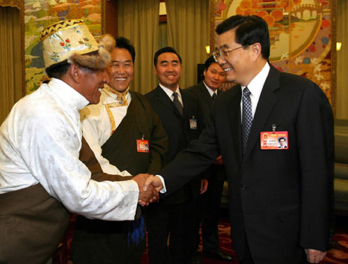 胡錦濤參加西藏團(tuán)審議 強(qiáng)調(diào)用科學(xué)發(fā)展觀指導(dǎo)工作 <br>