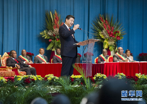 習(xí)近平在剛果共和國(guó)議會(huì)發(fā)表演講