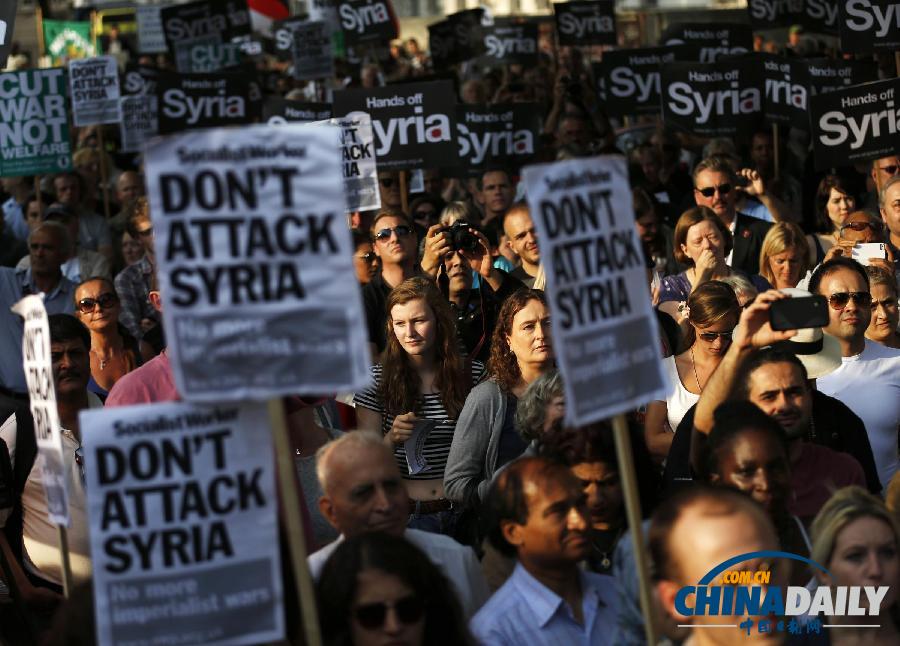 數(shù)百倫敦民眾示威集會抗議西方干預(yù)敘利亞事務(wù)