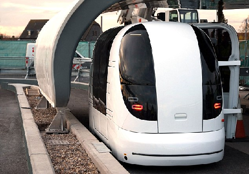 英科學家發(fā)明“未來出租車” 全電驅(qū)動無人駕駛