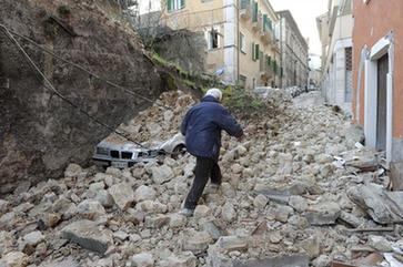 意大利強(qiáng)烈地震造成逾150人死亡1500多人受傷