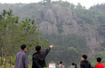 [盧武鉉組稿-事件]前總統(tǒng)盧武鉉跳崖身亡 韓國(guó)社會(huì)大地震