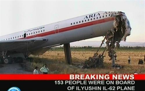 伊朗客機滑出跑道后撞墻17死19傷