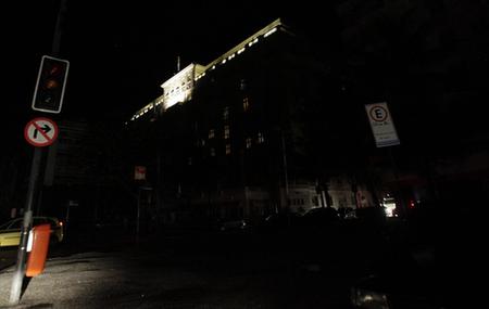 巴西大規(guī)模停電數(shù)千萬(wàn)人陷入黑暗 奧運(yùn)城市形象受損
