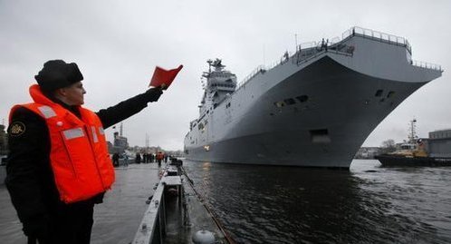 俄欲升級(jí)海軍裝備 法制兩棲攻擊艦抵達(dá)圣彼得堡