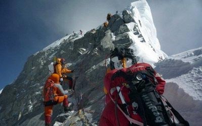 尼泊爾登山家欲當“珠峰清道夫” 20勇士闖死亡地帶撿垃圾