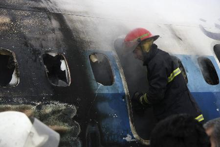 伊朗一客機(jī)降落時起火 至少46人受傷